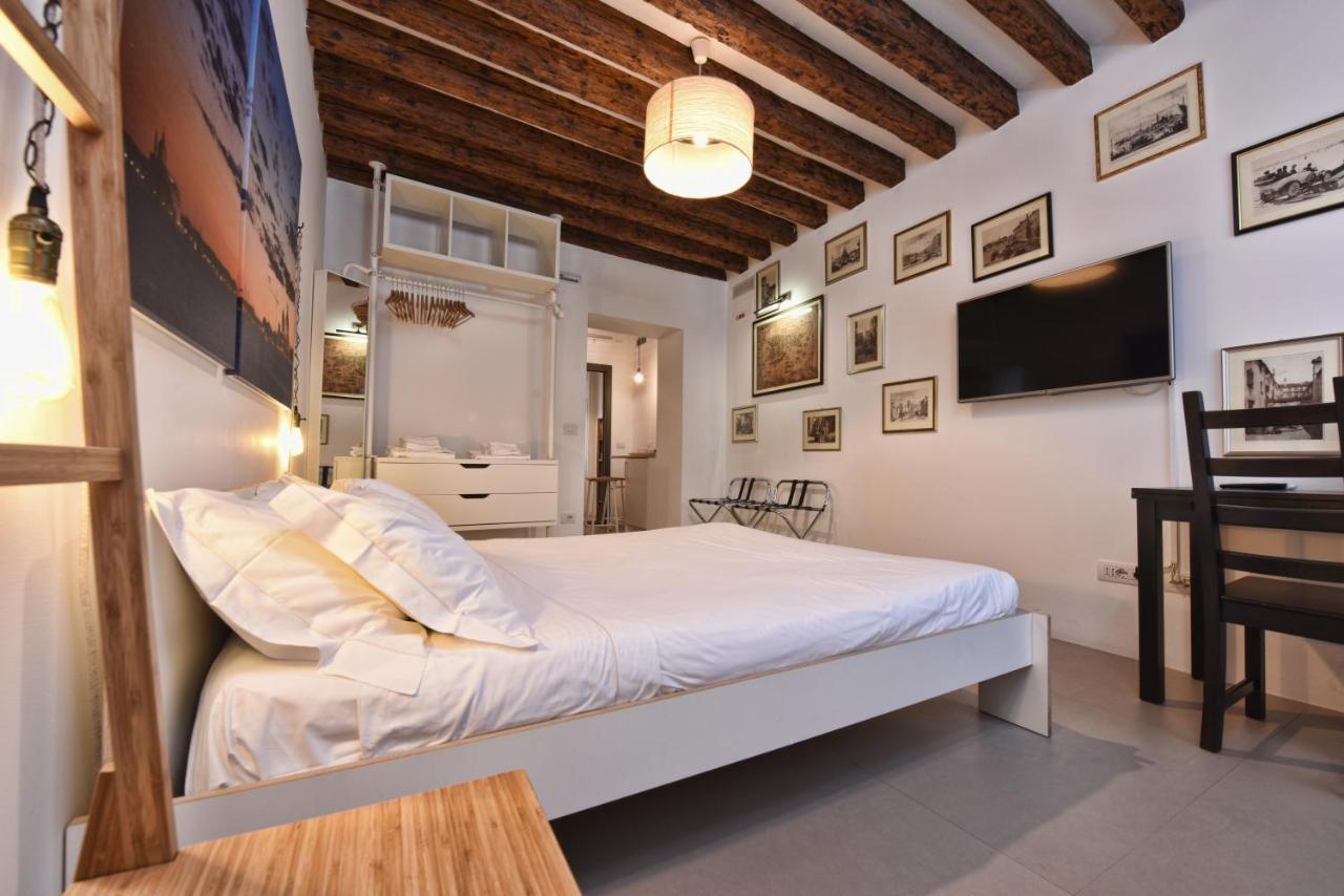 Lively Castello Comfort Room Private Bath & Privacy Velence Kültér fotó